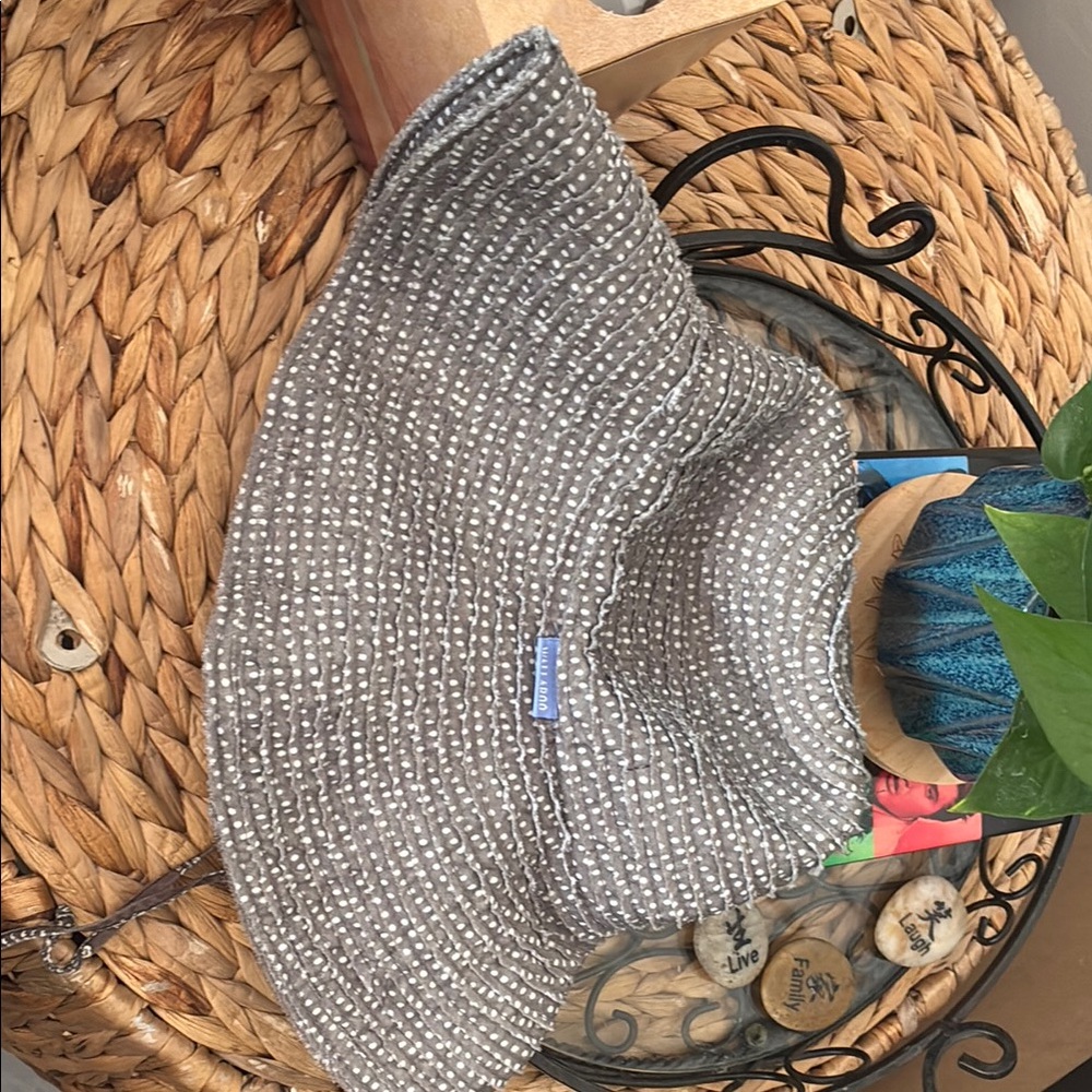 Walaroo Gray and White Knit sun Hat